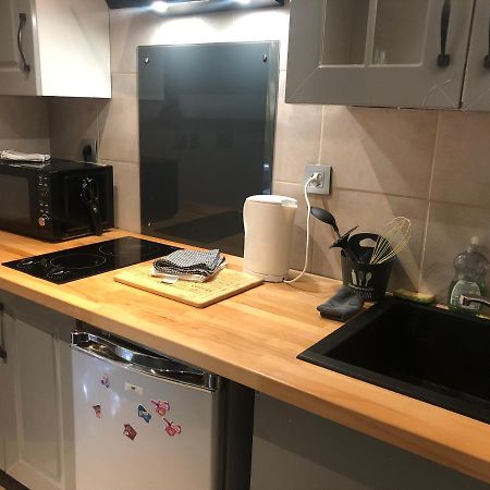 Studio Centre Ville Proche Gare Avec Cour Privee Carcassonne Ngoại thất bức ảnh