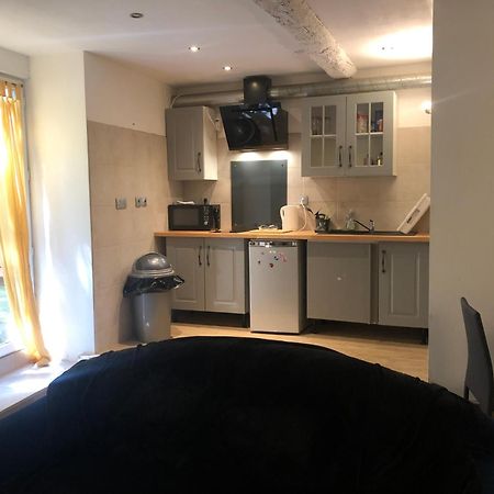 Studio Centre Ville Proche Gare Avec Cour Privee Carcassonne Ngoại thất bức ảnh