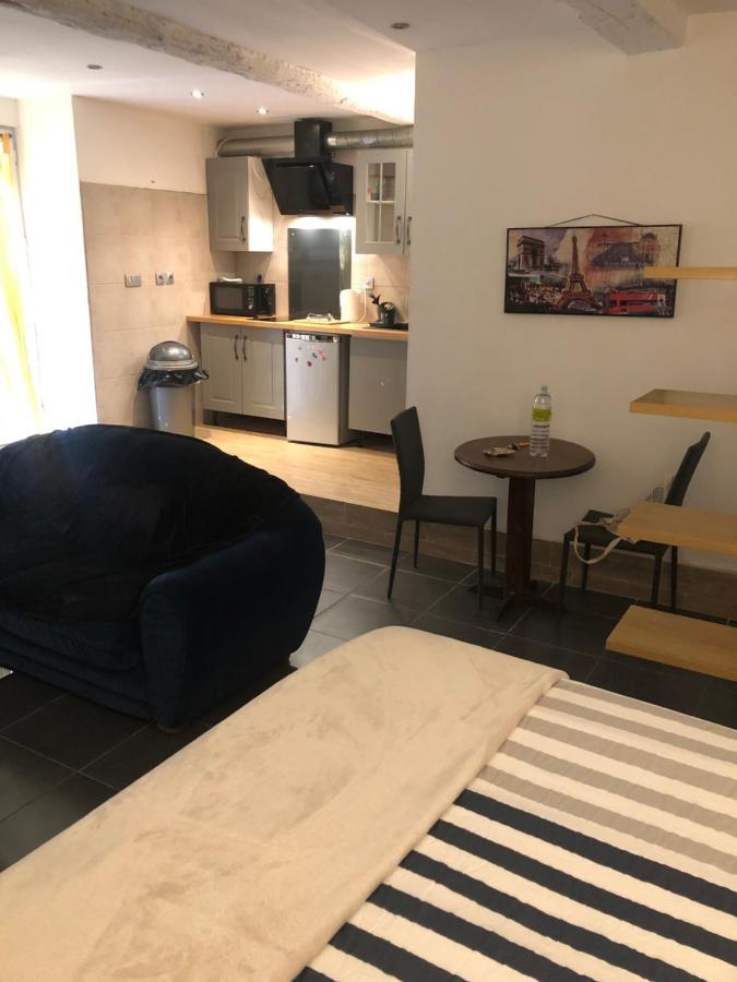 Studio Centre Ville Proche Gare Avec Cour Privee Carcassonne Ngoại thất bức ảnh